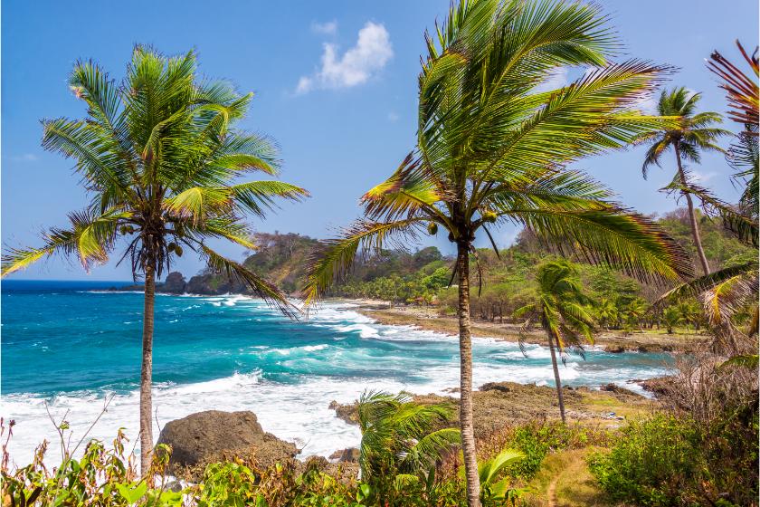 The rugged coast near Capurganá and Sapzurro
